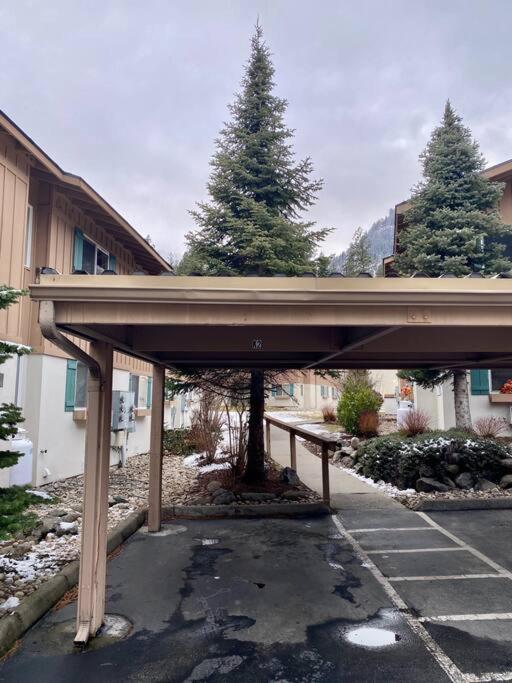 Апартаменты Walk To Downtown Leavenworth * Sleeps 6 + Pets * Ground Level Gem! Экстерьер фото