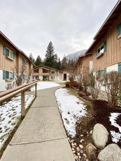 Апартаменты Walk To Downtown Leavenworth * Sleeps 6 + Pets * Ground Level Gem! Экстерьер фото