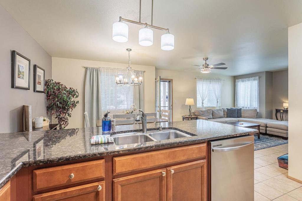 Апартаменты Walk To Downtown Leavenworth * Sleeps 6 + Pets * Ground Level Gem! Экстерьер фото
